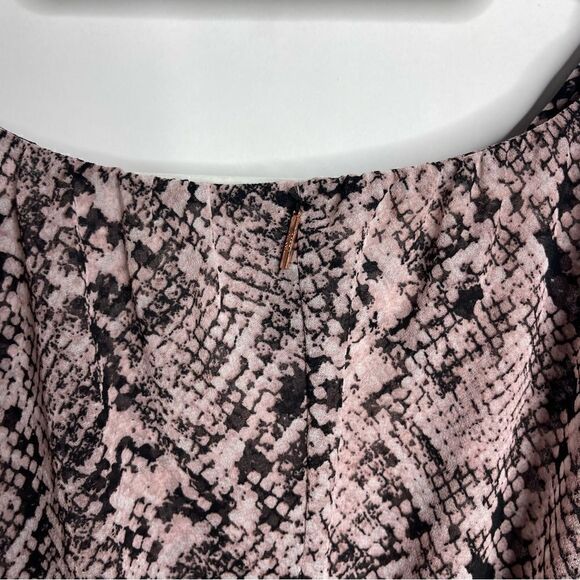 MISA NWT Kesara Blouse in Snake Skin Print With Ruched Long Sleeve Size XS. - Picture 10 of 13